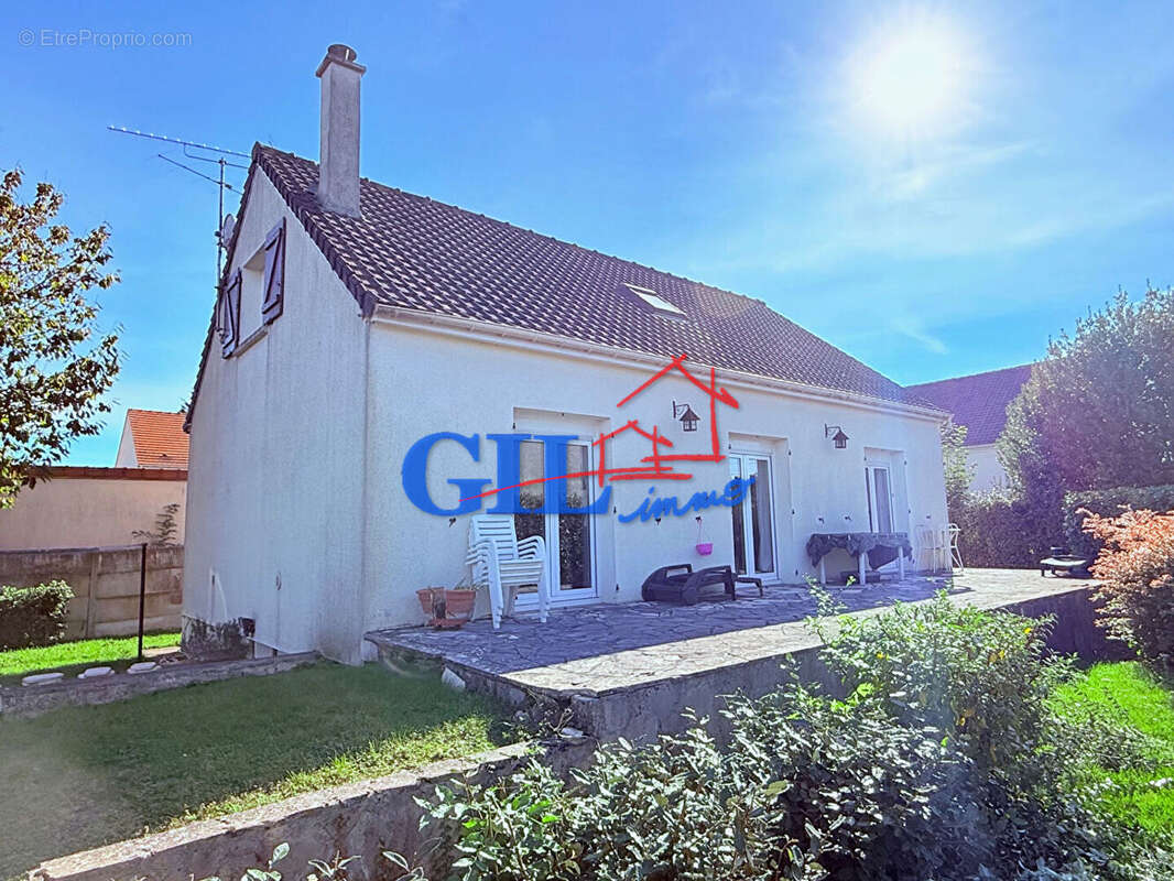 Maison à SAVIGNY-LE-TEMPLE