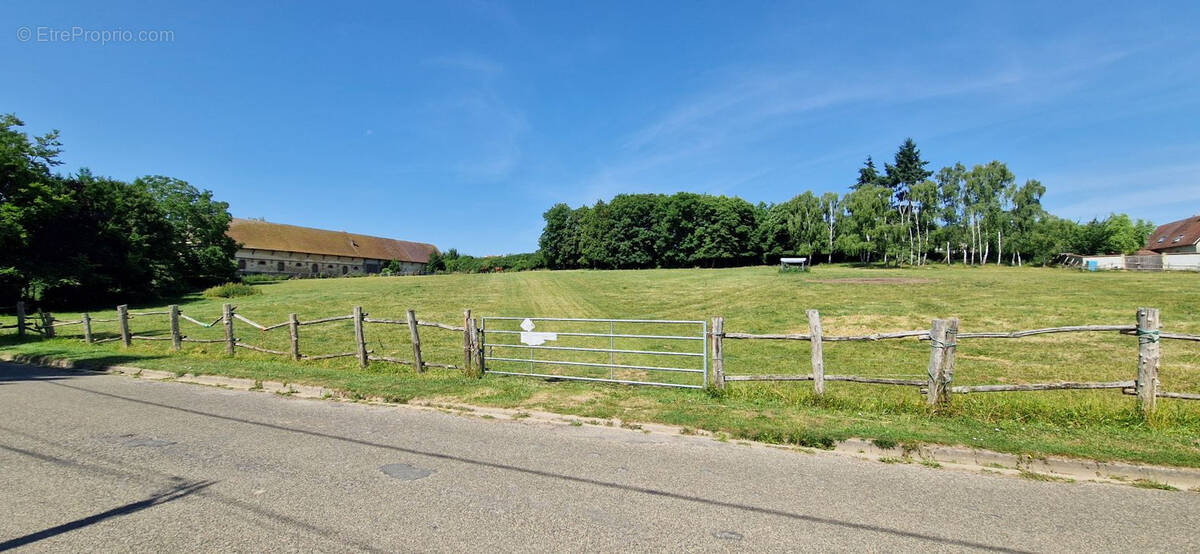 Terrain à NOGENT-LE-ROI