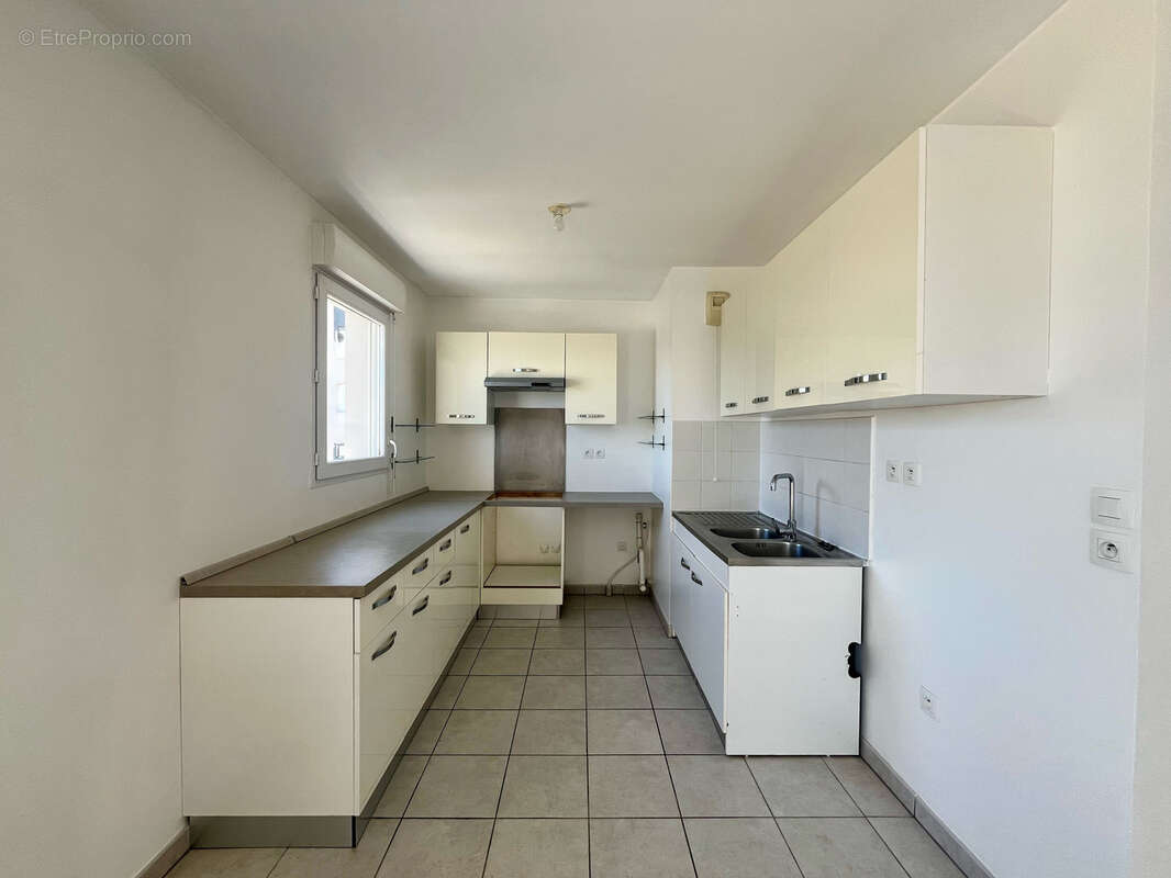 A VENDRE- Appartement T4 avec double garage, parking et terrasse- Résidence avec piscine - photo 3