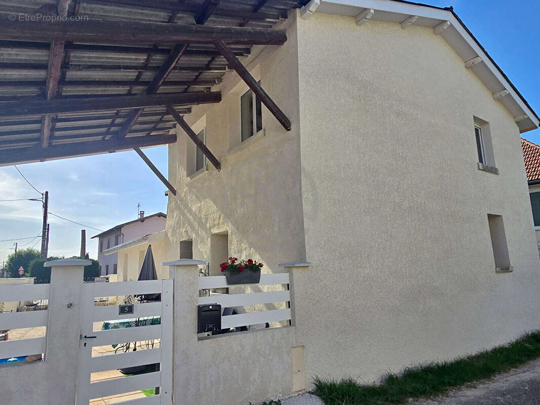 Maison à LA FRETTE