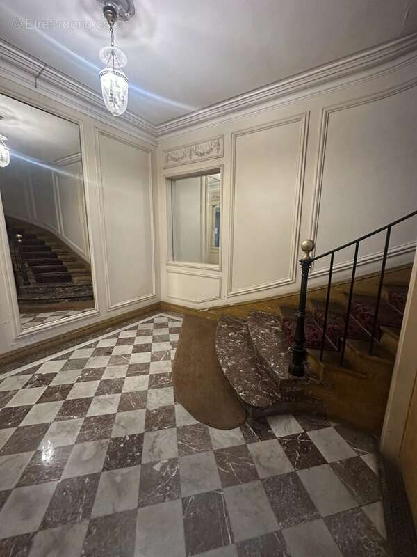 Appartement à PARIS-8E