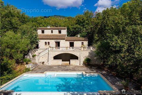 Maison à TOURRETTES-SUR-LOUP
