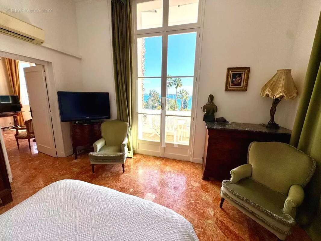 Appartement à VALLAURIS