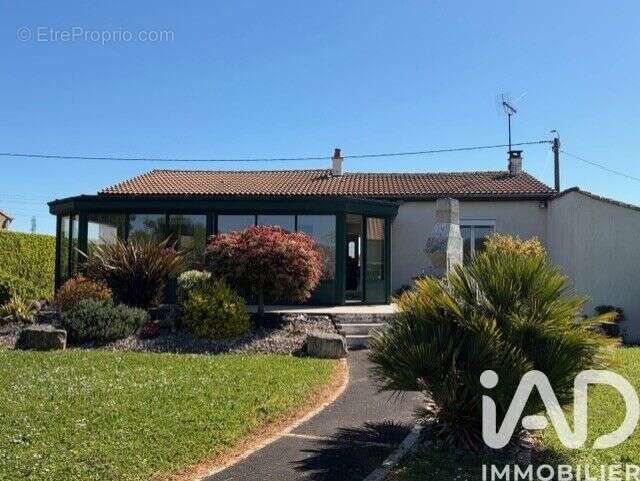 Photo 7 - Maison à VOUILLE