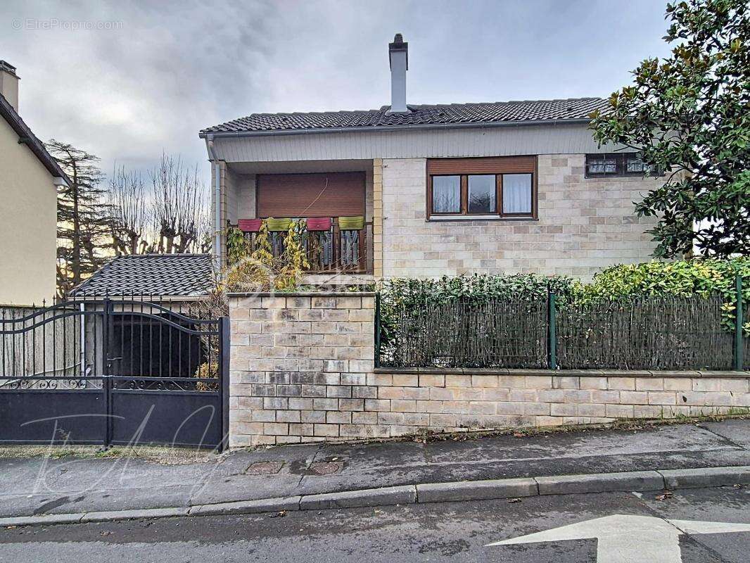 À vendre – Maison familiale avec sous-sol total à Gagny – Quartier pavillonnaire recherché - photo 13