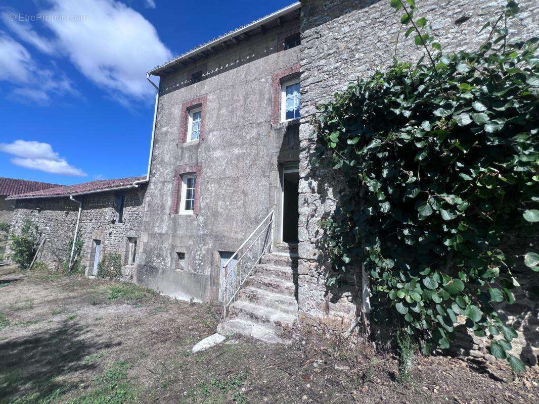 Ancien corps de ferme à vendre SAINT-PARDOUX-LE-LAC (87) - photo 14