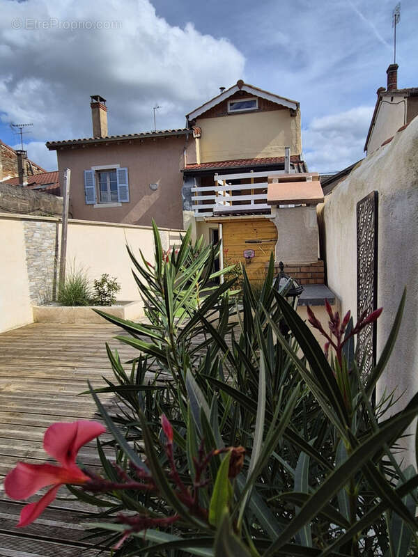 Maison à BAGE-LE-CHATEL