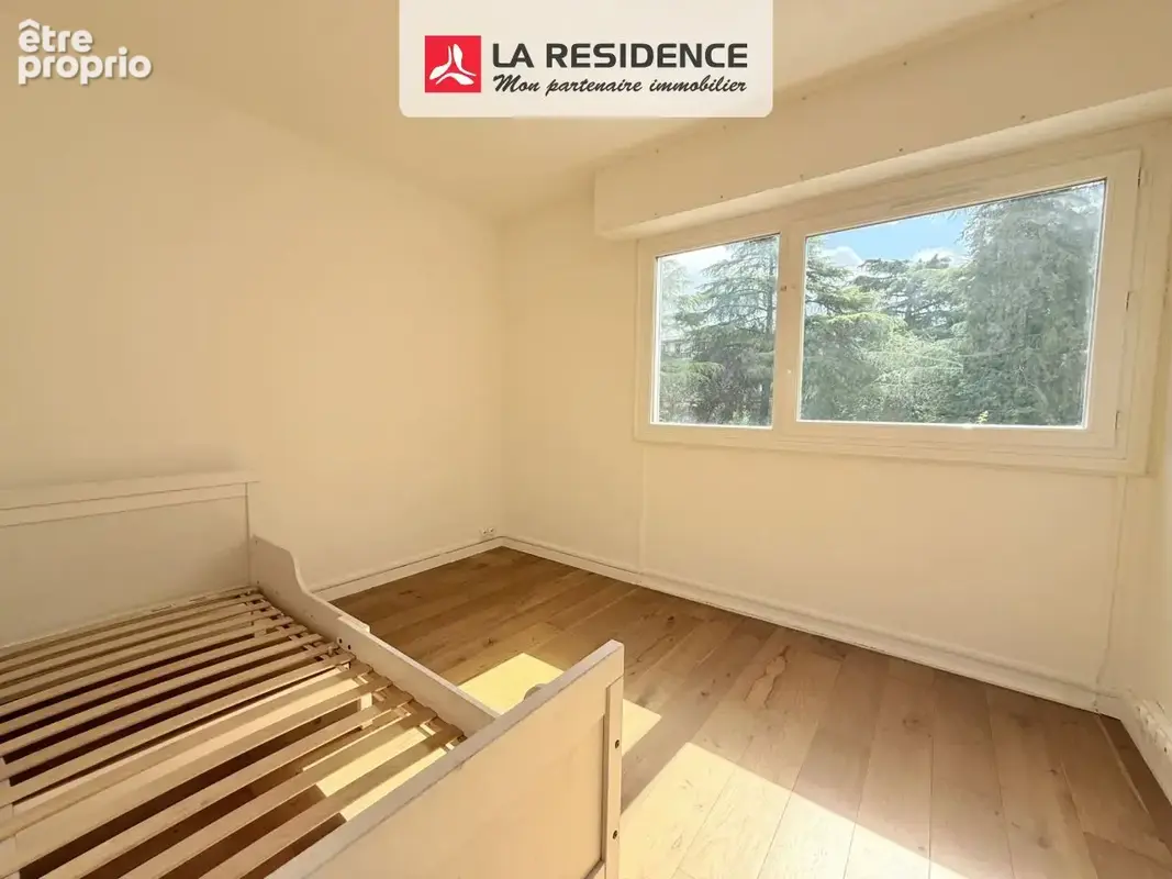 Appartement 4 pièces 80 m² à vendre à Velizy-Villacoublay (78140) - photo 7