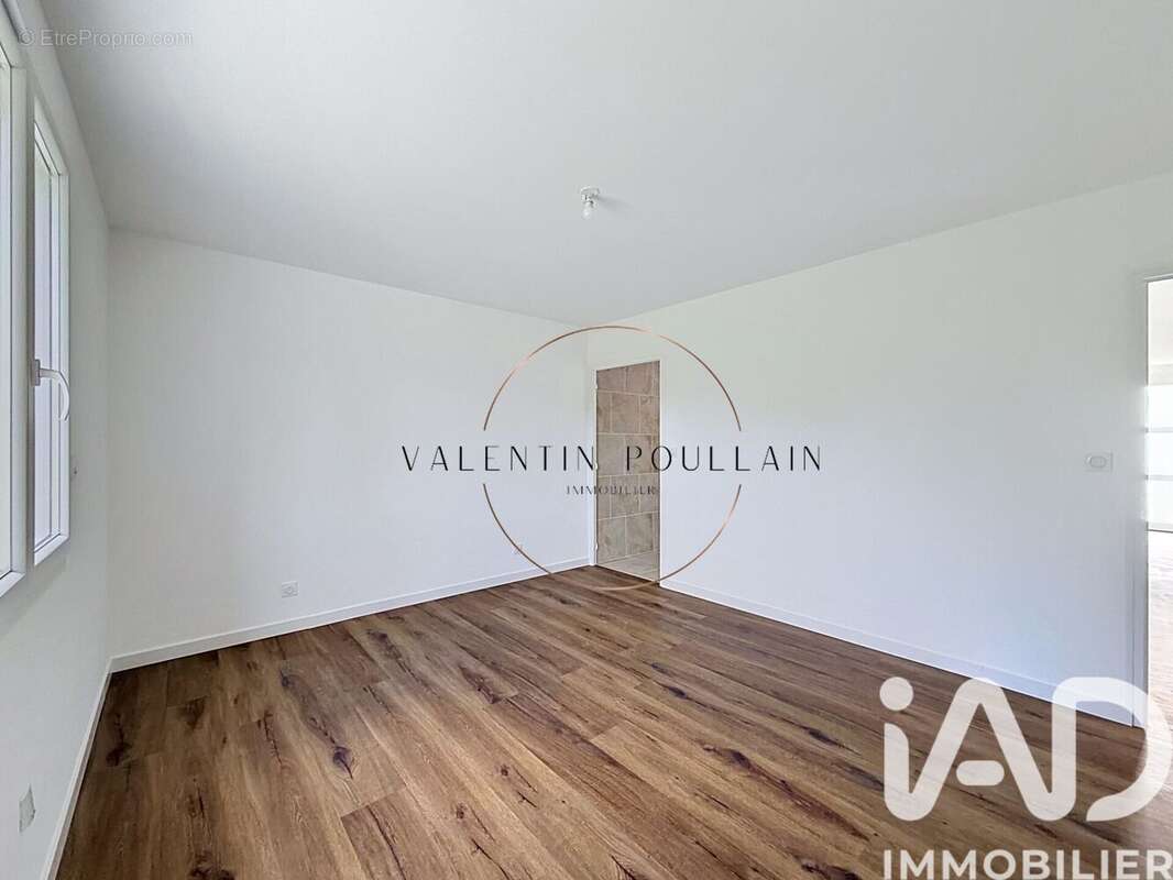 Maison 140 m² à Saint-Gilles  - photo 4