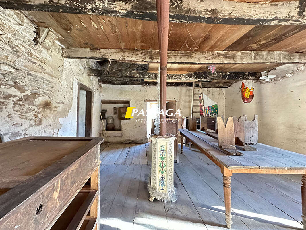 Maison à VEZINS-DE-LEVEZOU