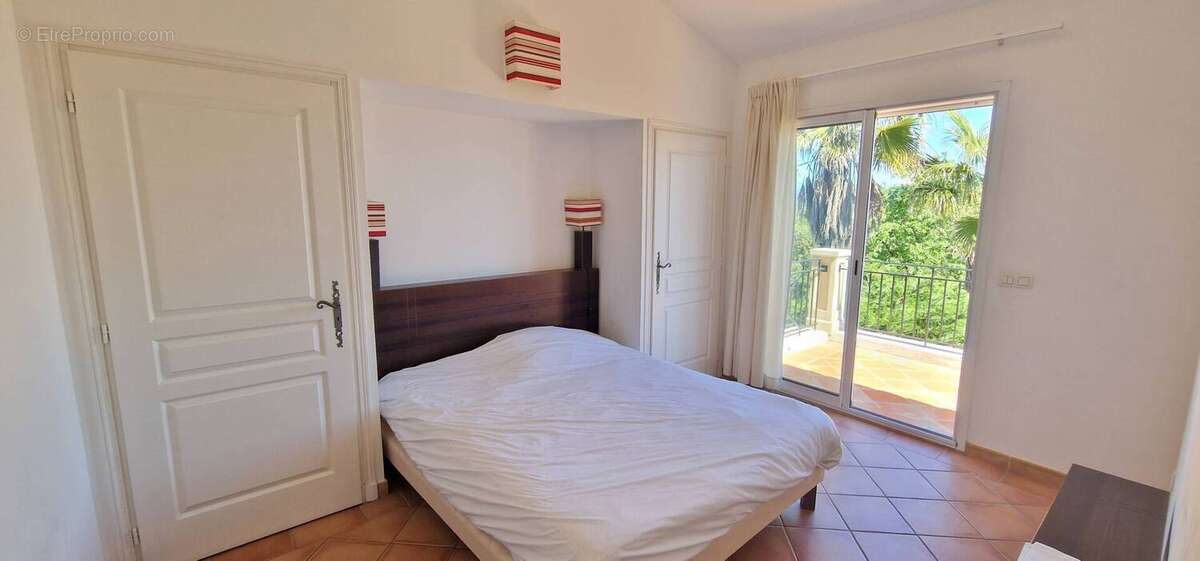 Autre à ROQUEBRUNE-SUR-ARGENS