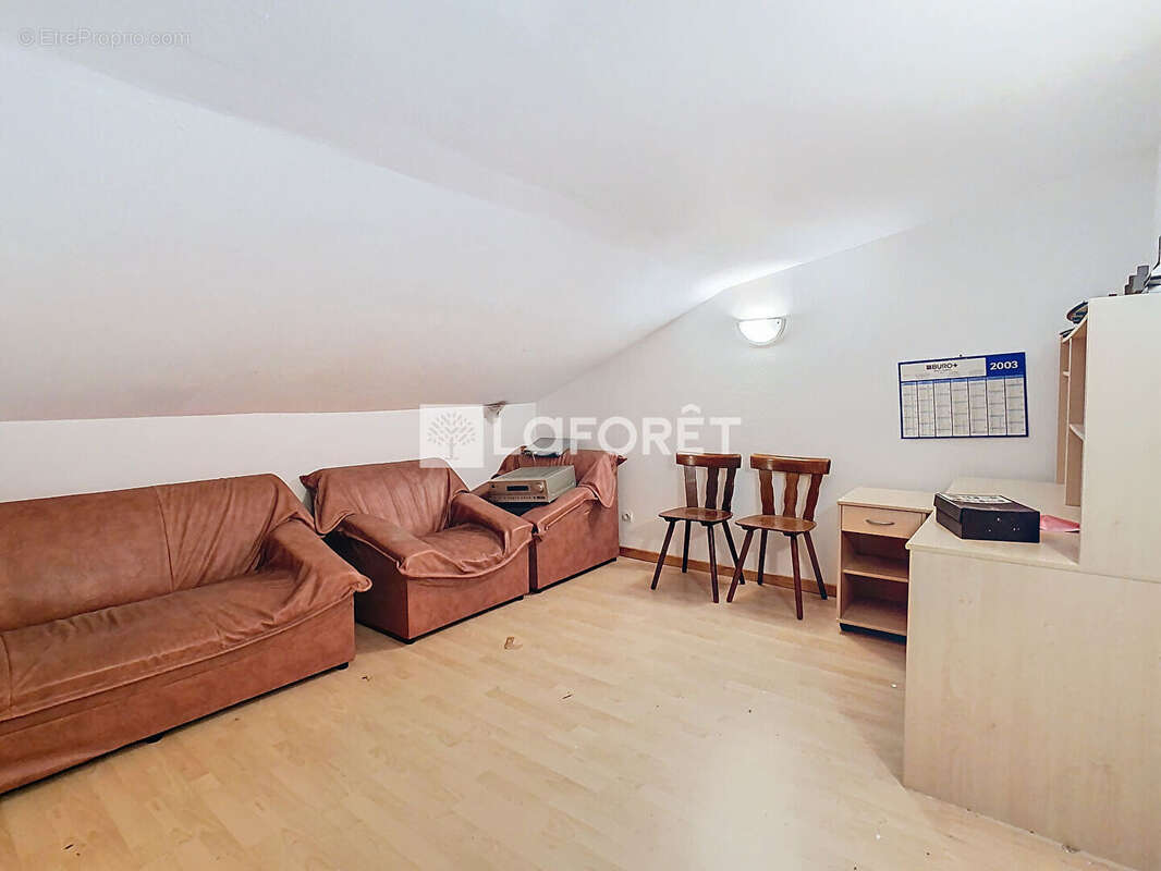 Commerce à NEUFCHATEAU