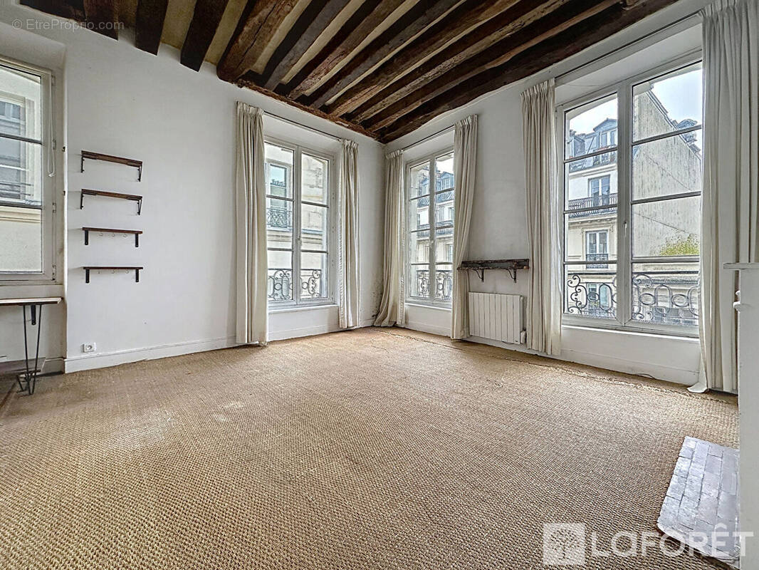 Appartement à PARIS-1E