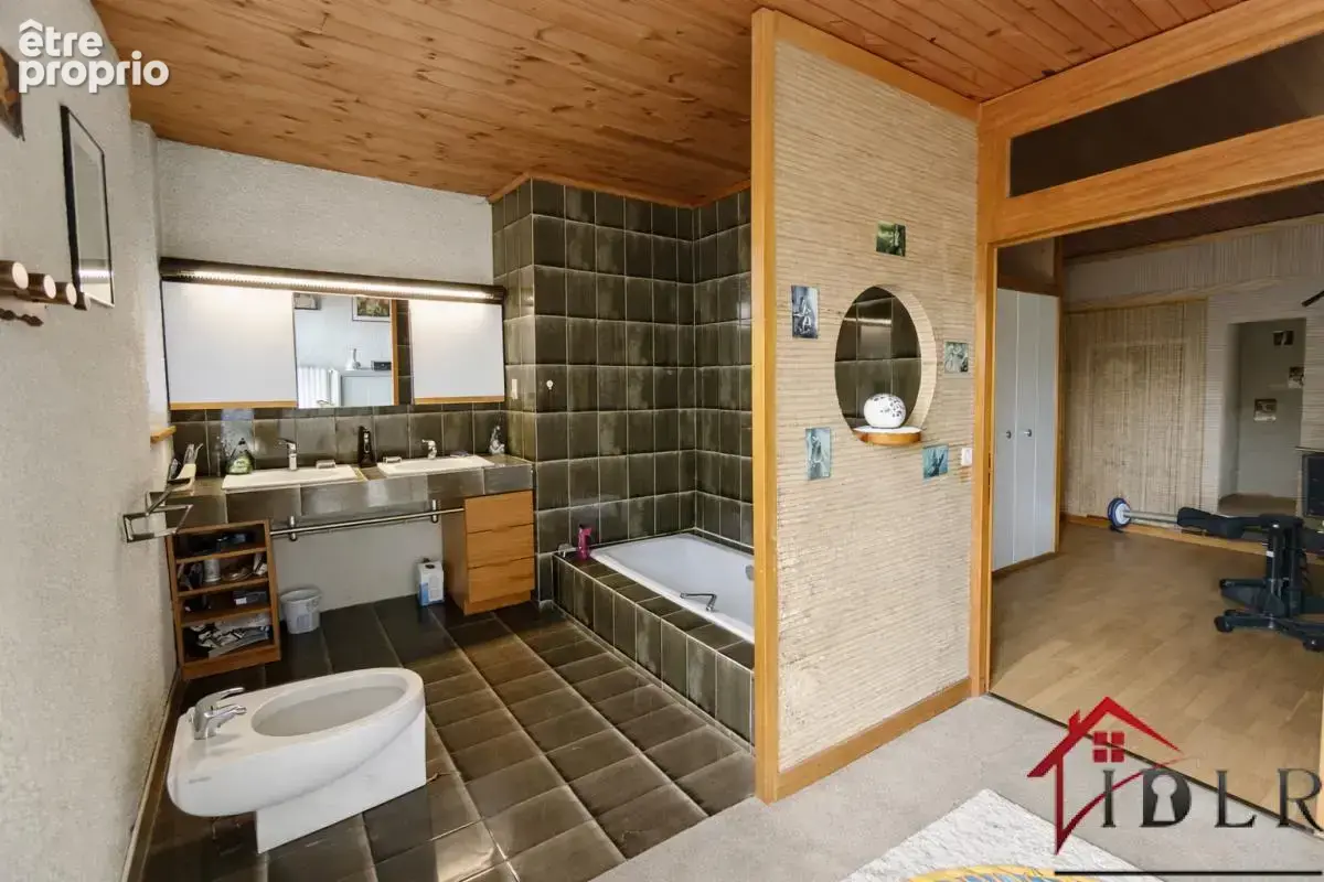 Maison d'architecte en pierre de 270 m2   Terrain arboré de - photo 12