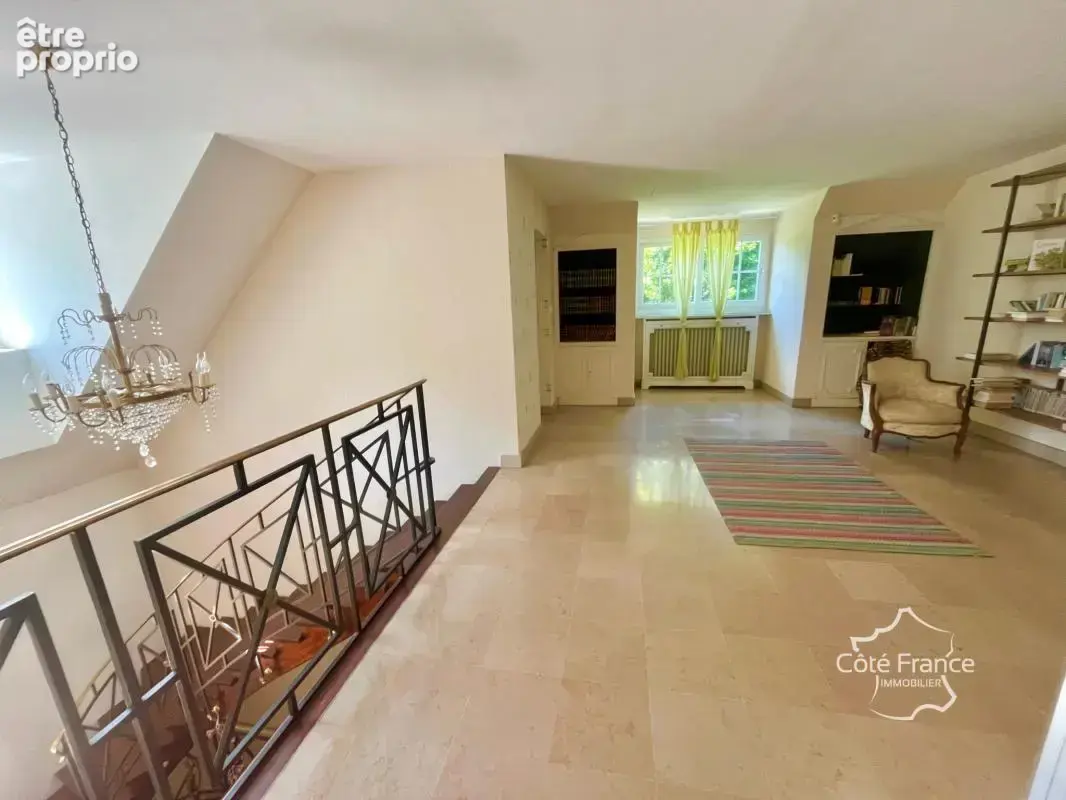 Élégante propriété familiale avec dépendance, terrain, pisci - photo 12