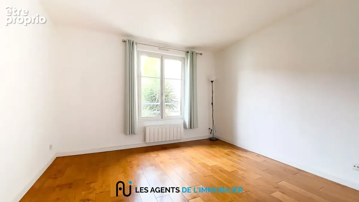 NANTERRE CENTRE-VILLE - Spacieux 3 pièces de 84 m² en hypercentre - photo 9