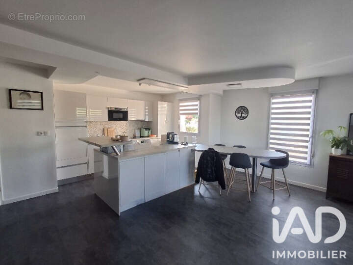 Appartement 65 m² à Tours  - photo 2