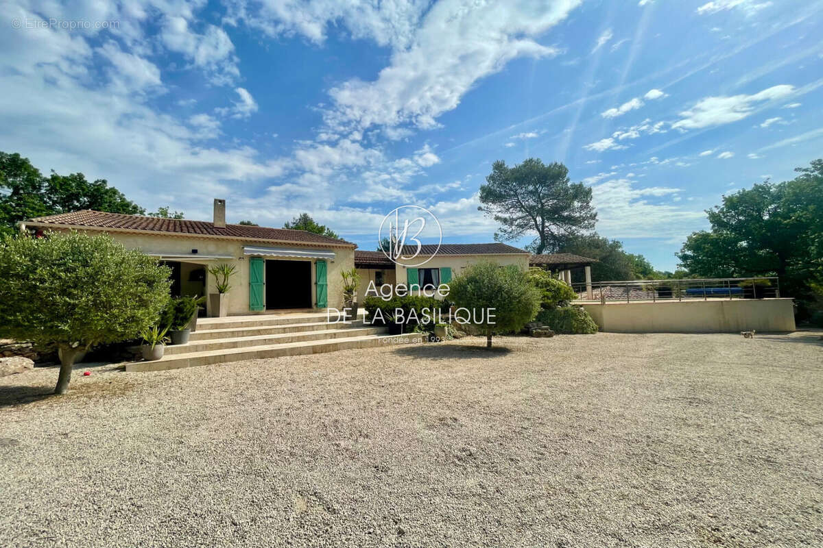 Maison à SAINT-MAXIMIN-LA-SAINTE-BAUME