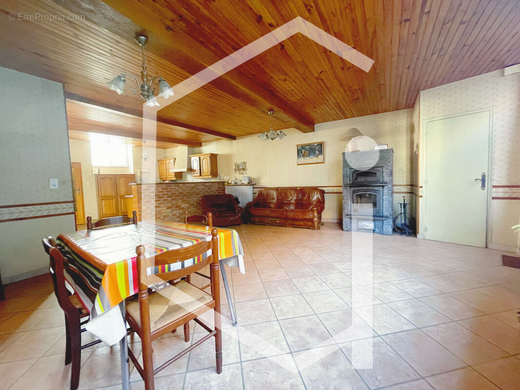 Maison à ENTRAINS-SUR-NOHAIN