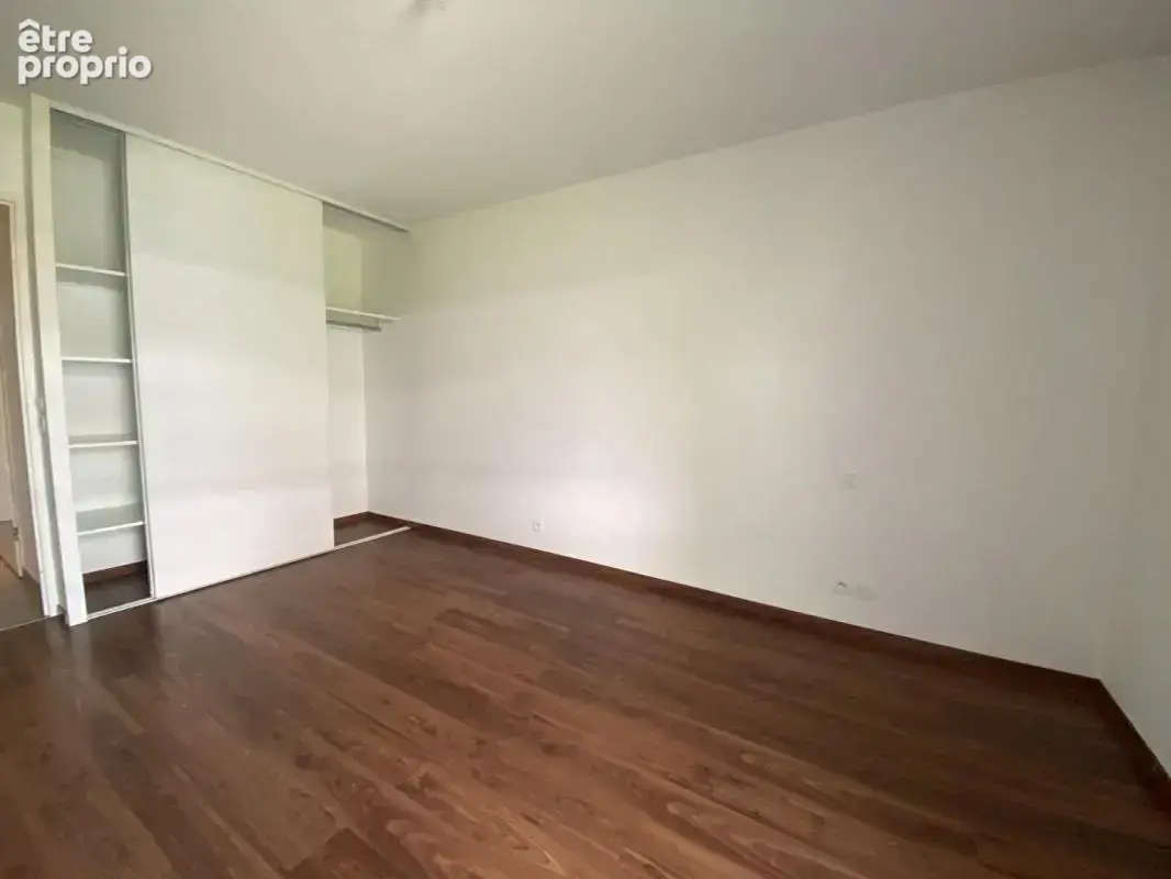 Bel appartement T3 avec grande loggia vue jardin - photo 5