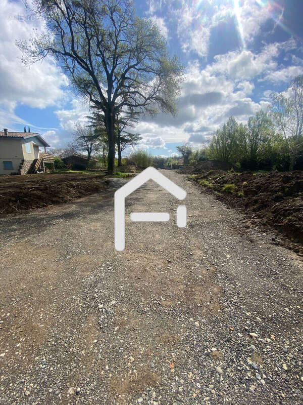 Terrain à SAINT-HILAIRE