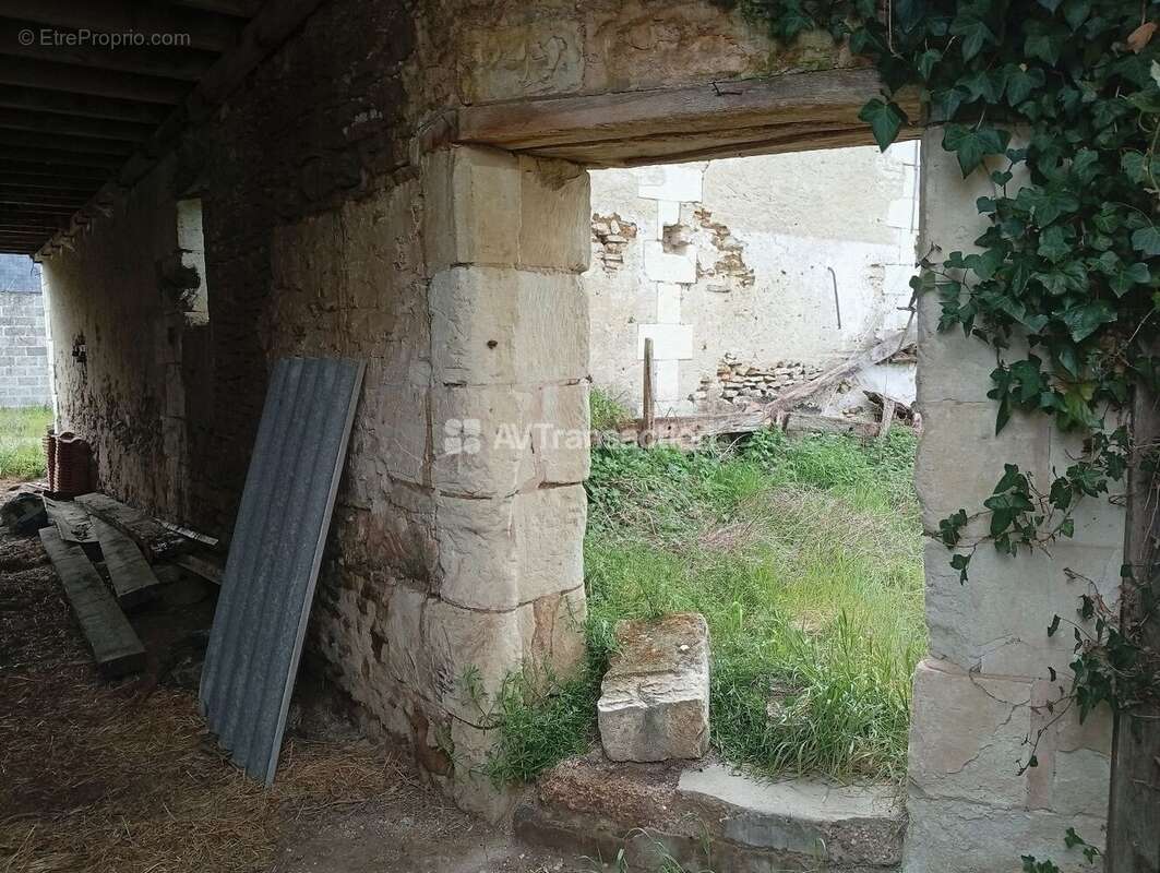 Terrain à LENCLOITRE