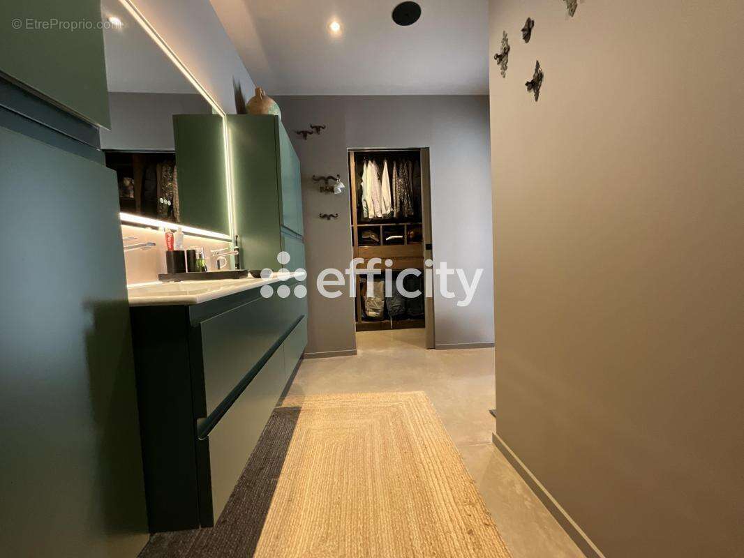 Maison 261 m² à Saint-Lager-Bressac  - photo 16