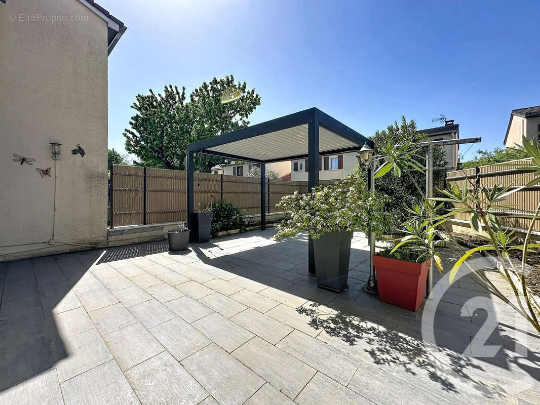 Maison à DECINES-CHARPIEU