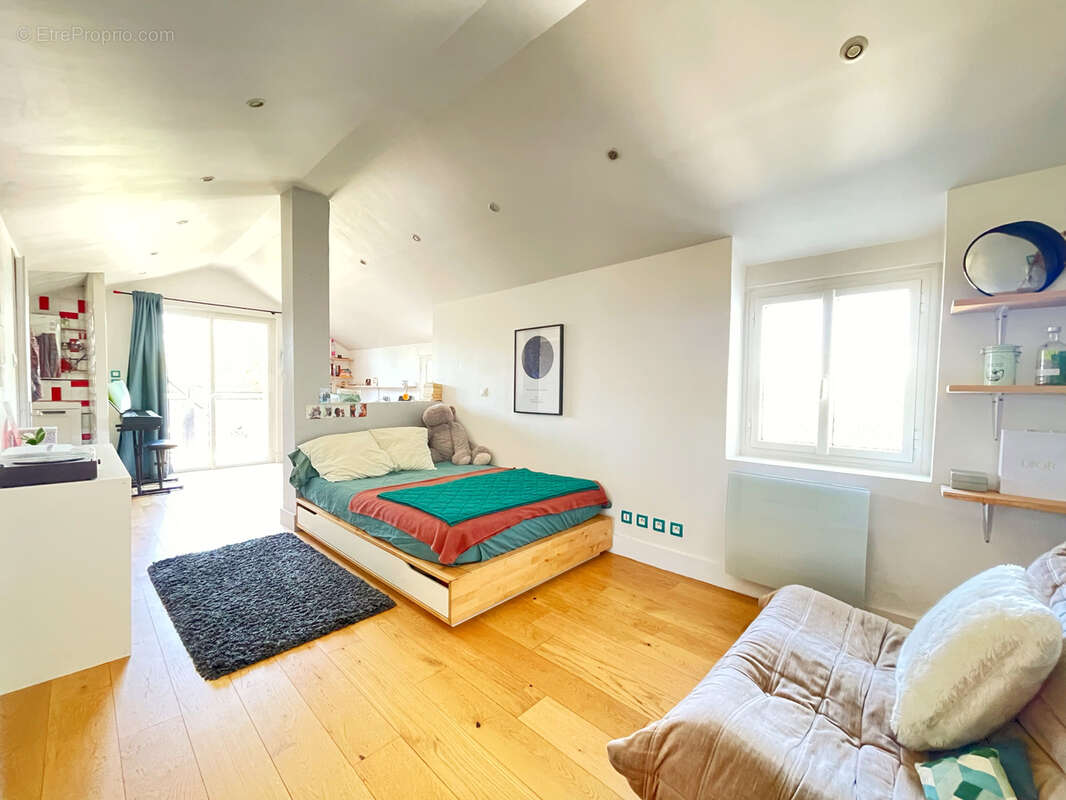 Maison à SAINT-GENIS-LAVAL