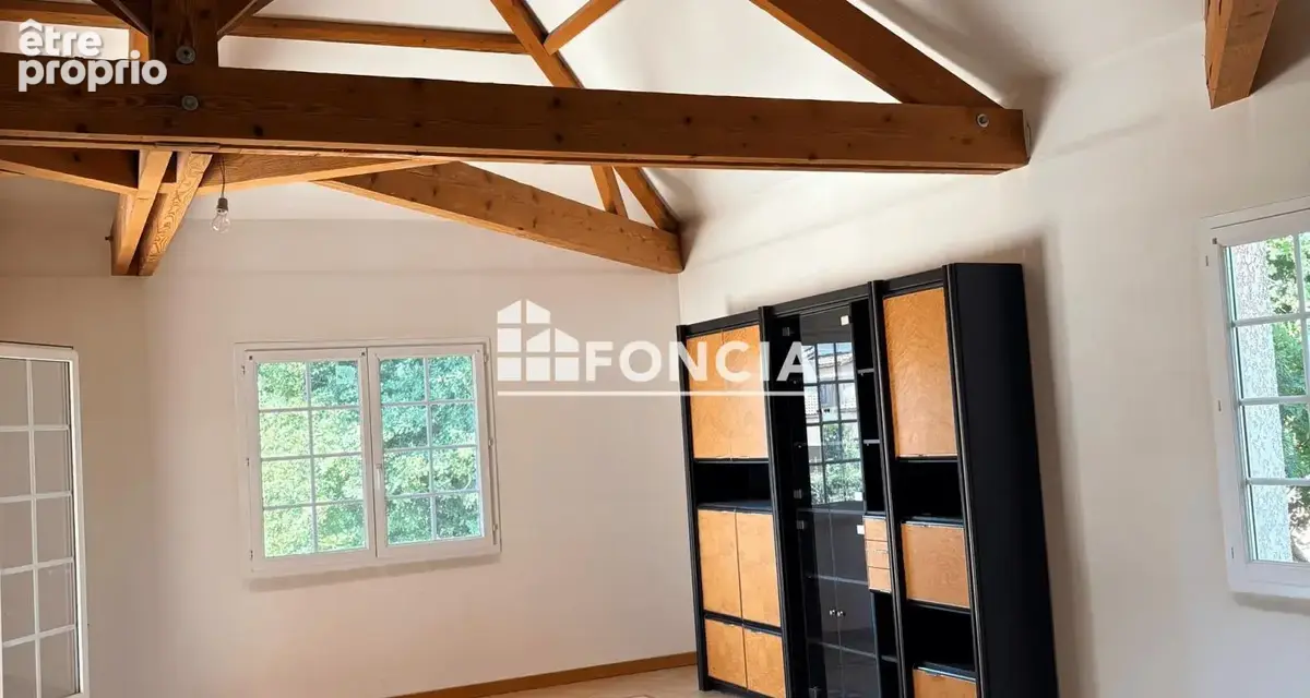 Saint-André-sur-Vieux-Jonc – Maison familiale avec logement indépendant, double garage et terrain arboré - photo 7