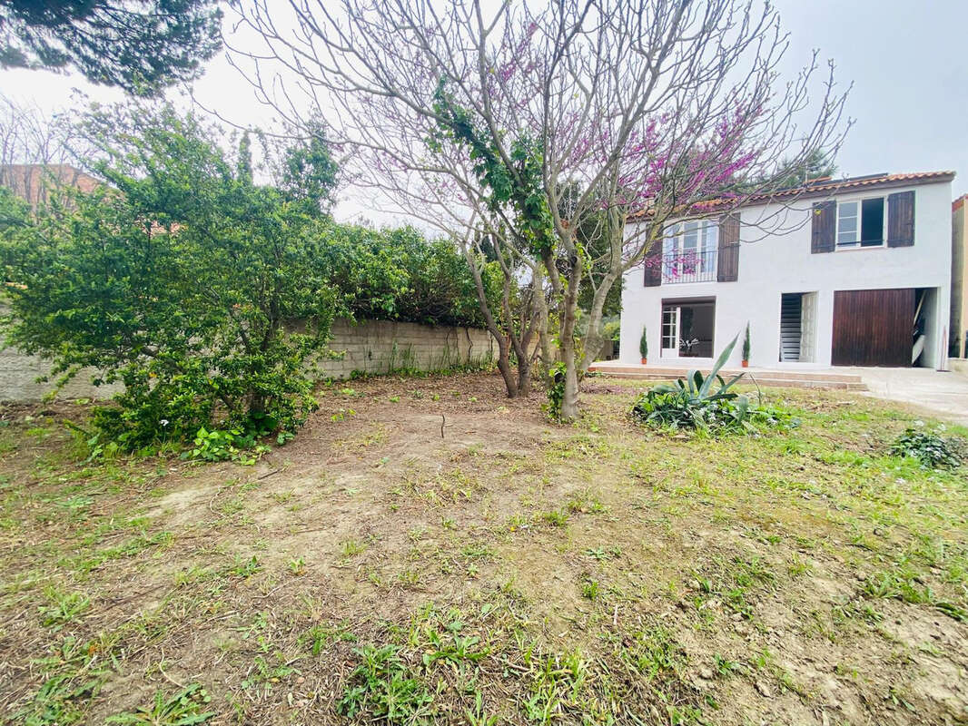 Maison à SAINT-LAURENT-DE-LA-SALANQUE