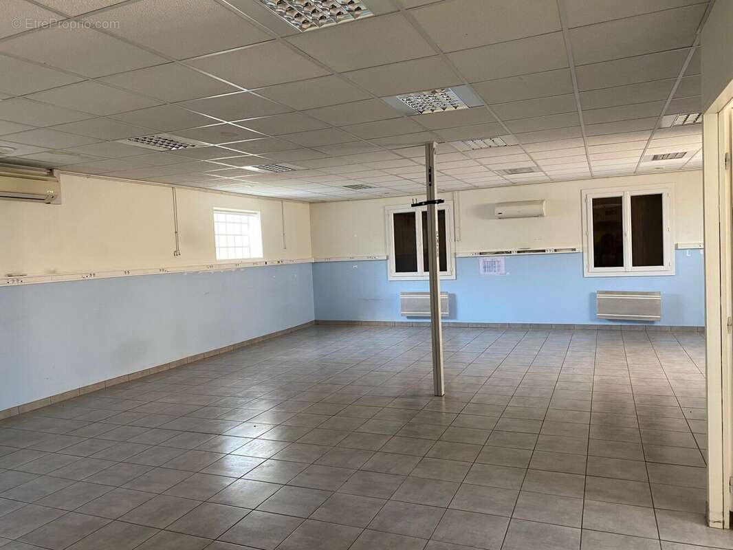 Commerce 545 m² à Saint-Clair-Du-Rhone  - photo 2