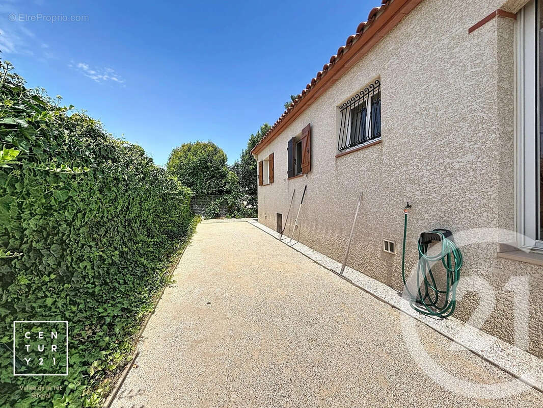 Maison 81 m² à Claira  - photo 10