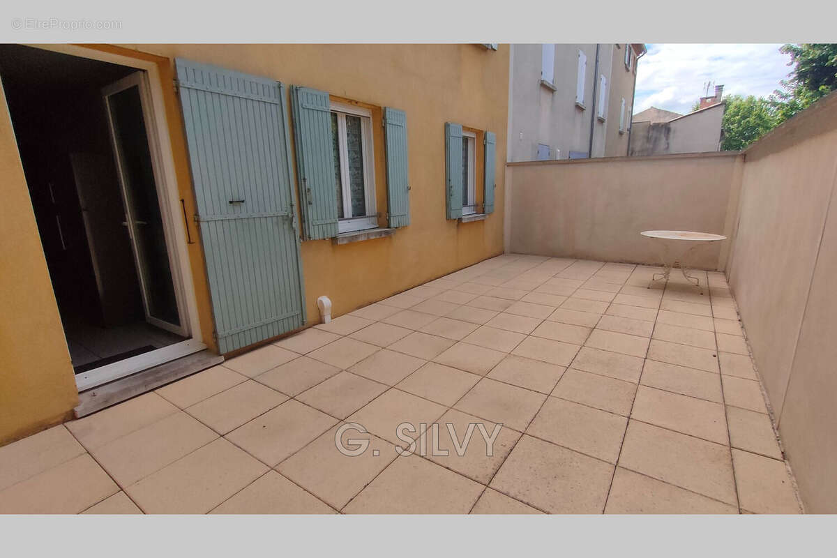 Appartement à SAINTE-CECILE-LES-VIGNES