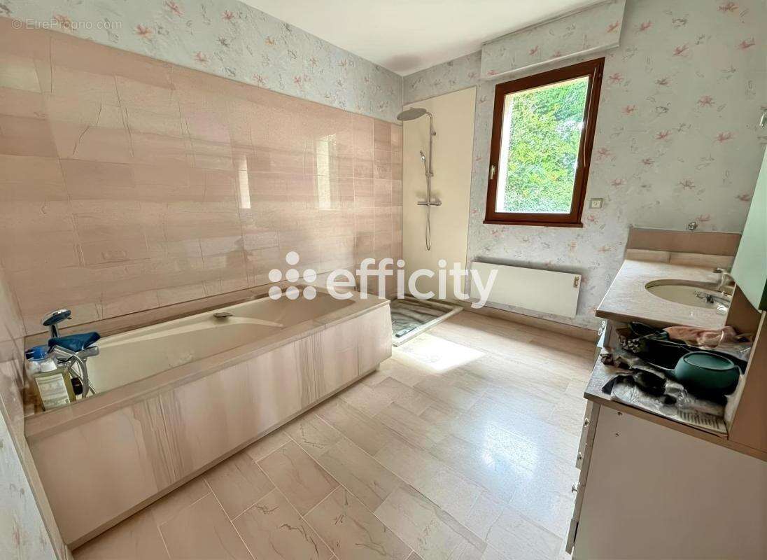 Maison 220 m² à Vern-Sur-Seiche  - photo 11