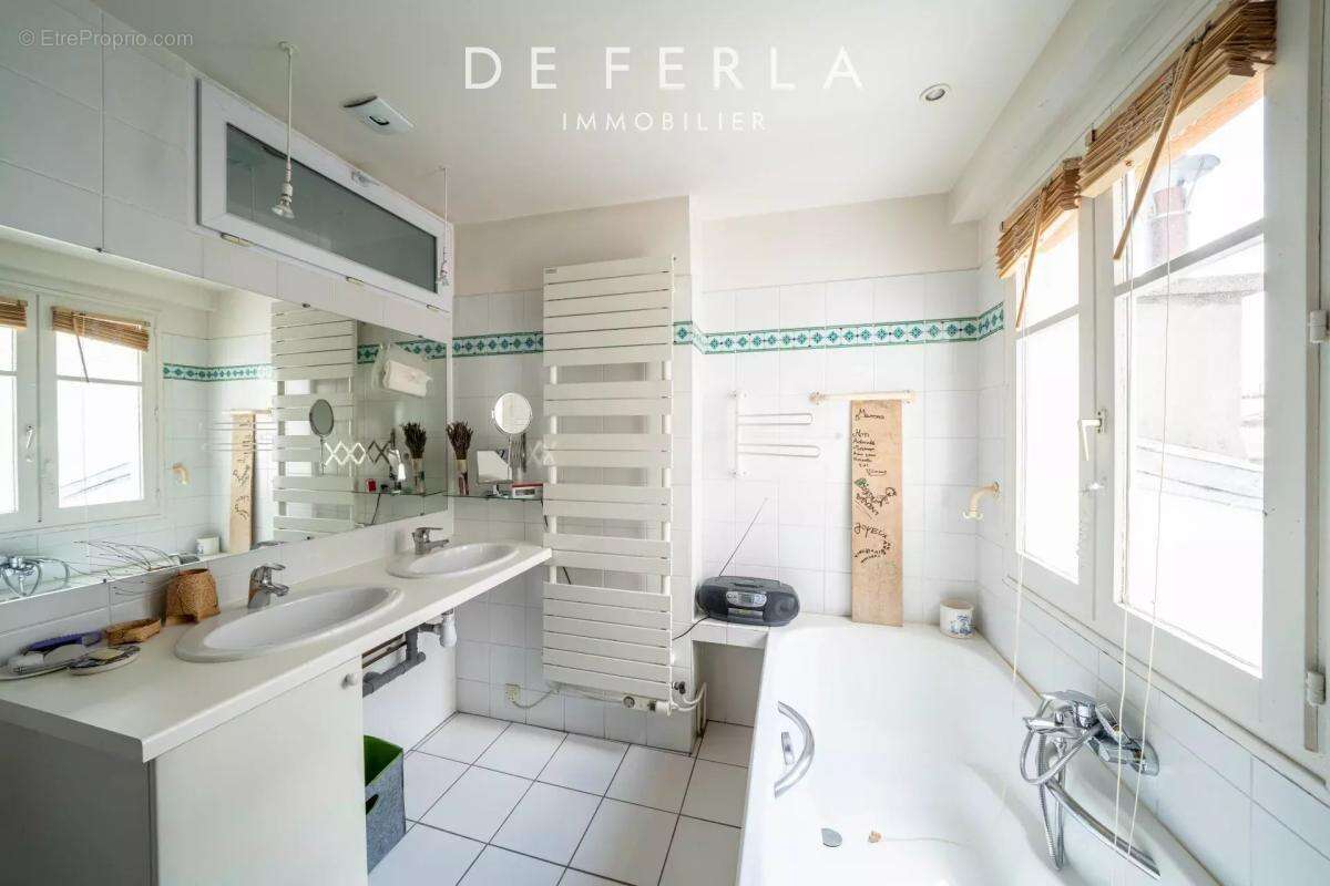 Appartement à PARIS-14E