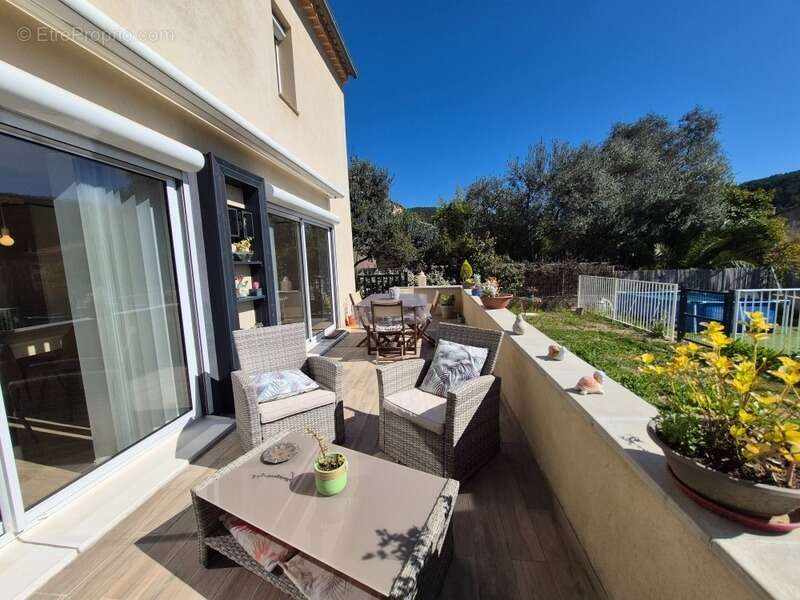 Maison à SOLLIES-TOUCAS