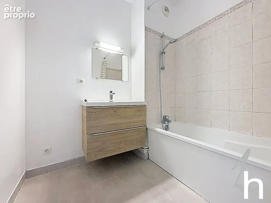 Appartement - ascenseur - balcons - cave - parking en sous sol - photo 9