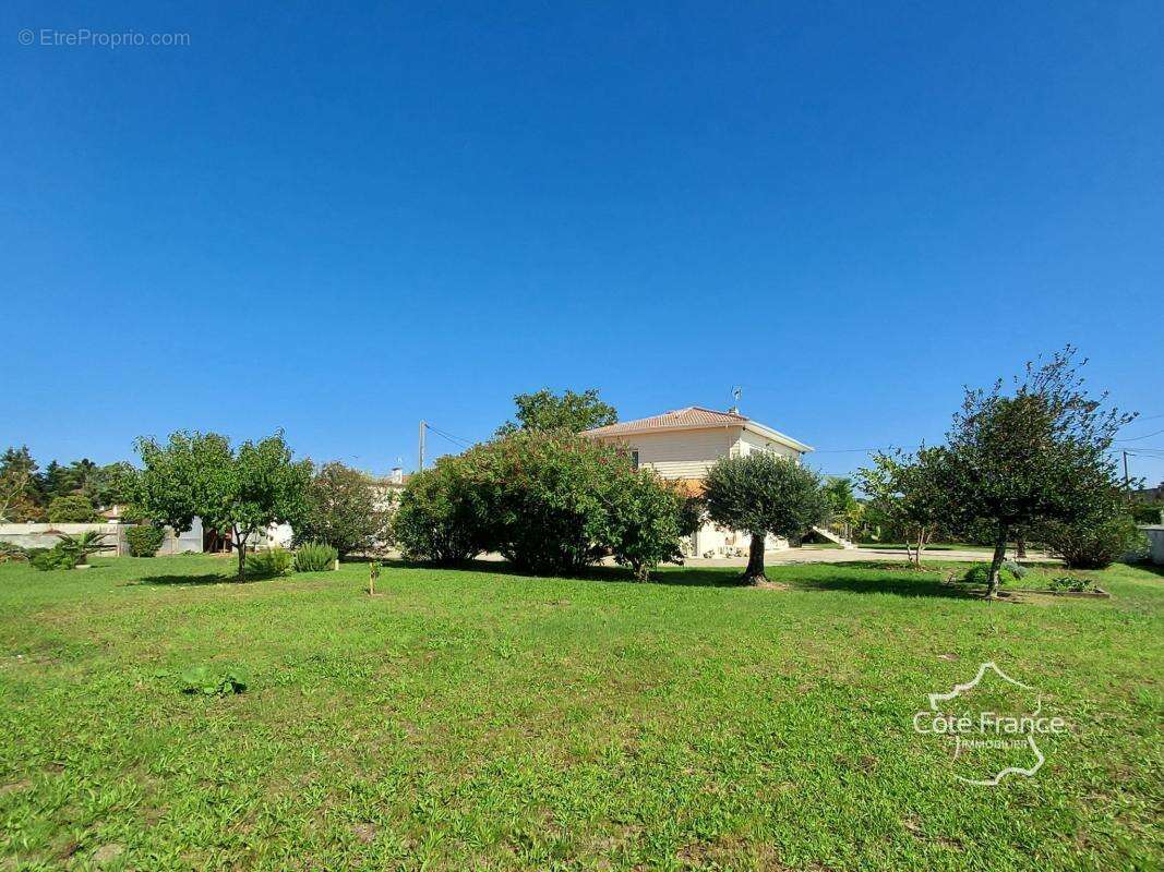 Maison à LAMOTHE-LANDERRON