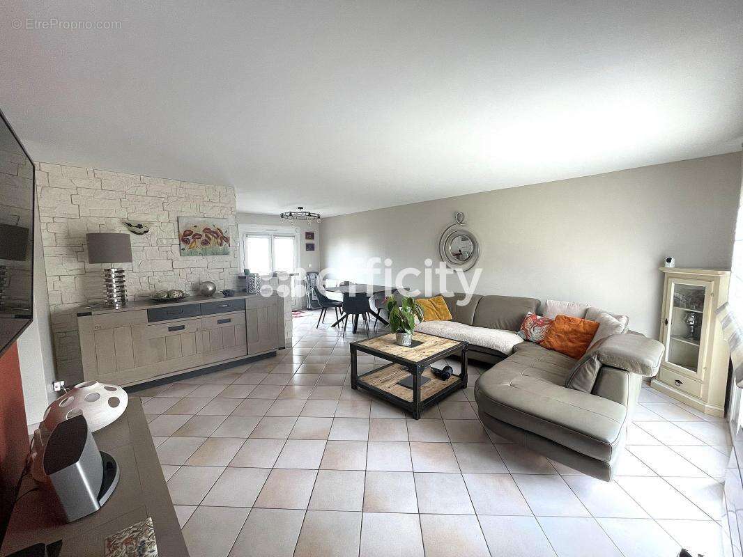 Maison à PARAY-VIEILLE-POSTE