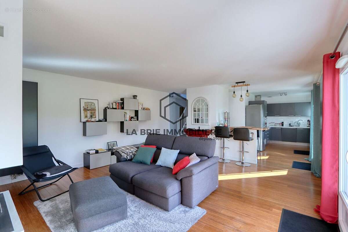 Maison 108 m² à Marolles-En-Brie  - photo 8