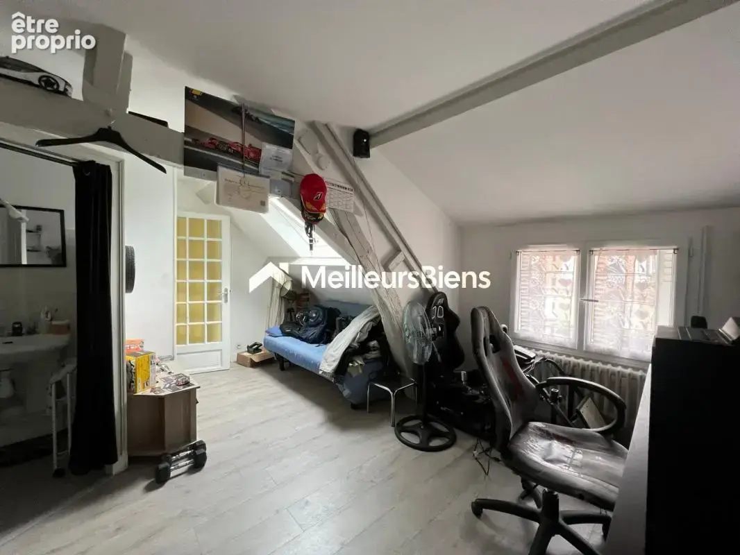 Ensemble immobilier - 134 m² composé d'une maison louée (T4) et d'une maison libre (T2) + grange et garages - photo 9