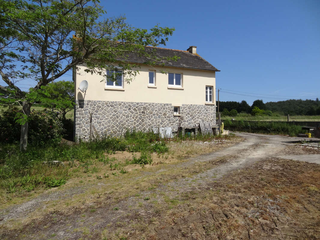 Maison à SAINT-NICOLAS-DU-PELEM