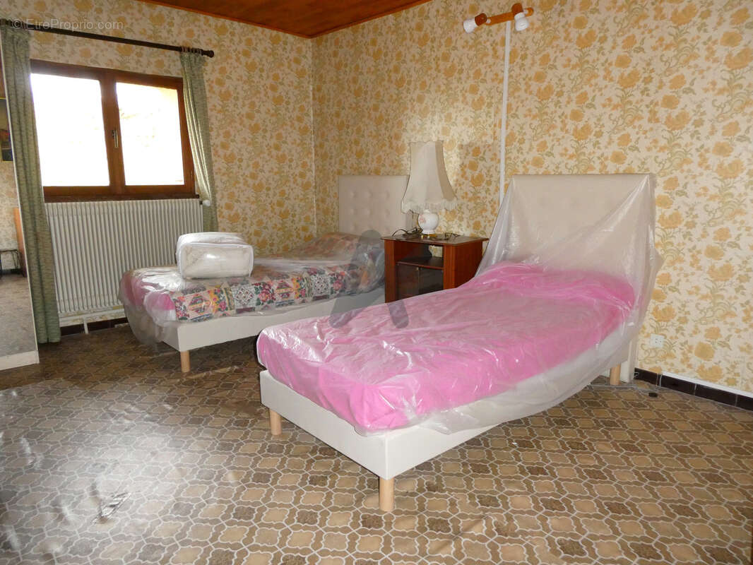 Maison à SAINT-LAURENT-DE-CHAMOUSSET