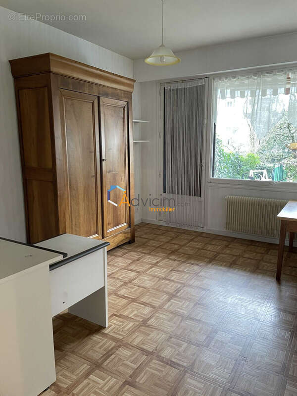 Appartement à LA CHAPELLE-SAINT-MESMIN