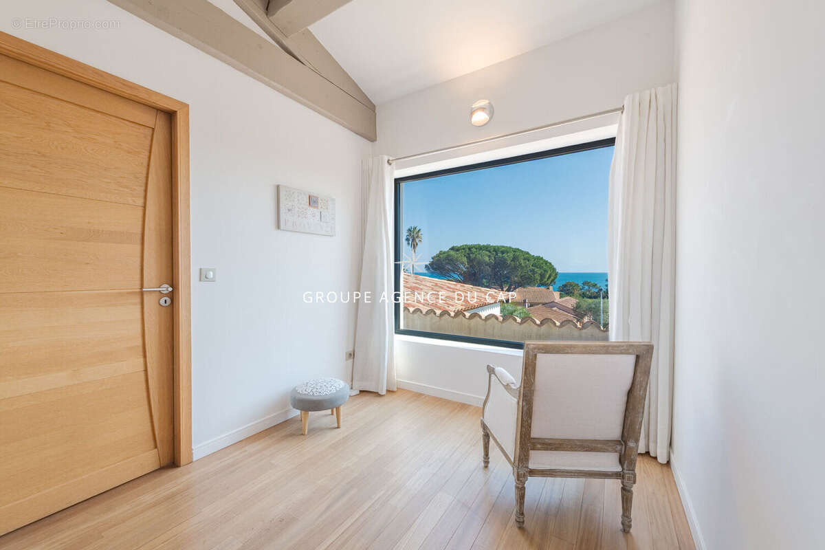 Villa de 185m2 avec vue mer à 250 mètres des plages des Issambres - photo 12