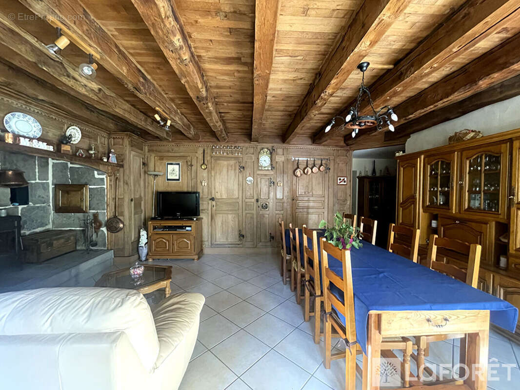 Maison à SAINT-MARTIN-SOUS-VIGOUROUX