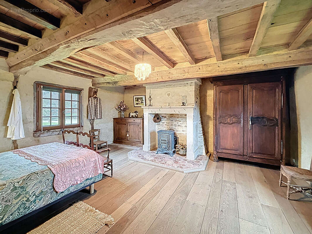 Maison à SAINT-PIERRE-SUR-DIVES