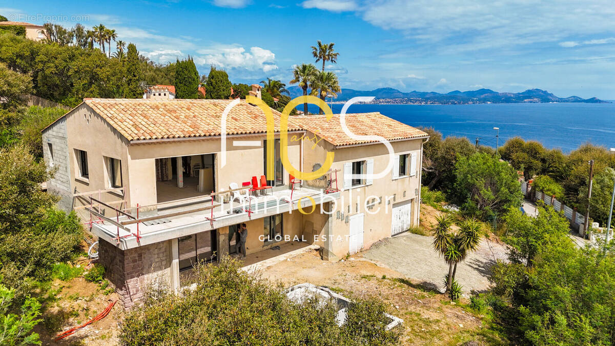 Maison à LES ISSAMBRES