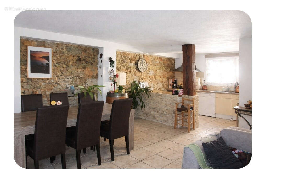 Maison à SAINT-LAURENT-DE-LA-SALANQUE